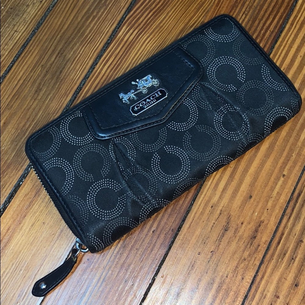 COACH Ashley dotted OP art zip around black wallet - Picture 2 of 8